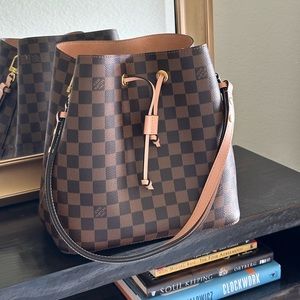 Authentic LV purse no flaws